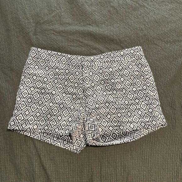 Geometric Black and White Women's Shorts - Picture 1 of 8
